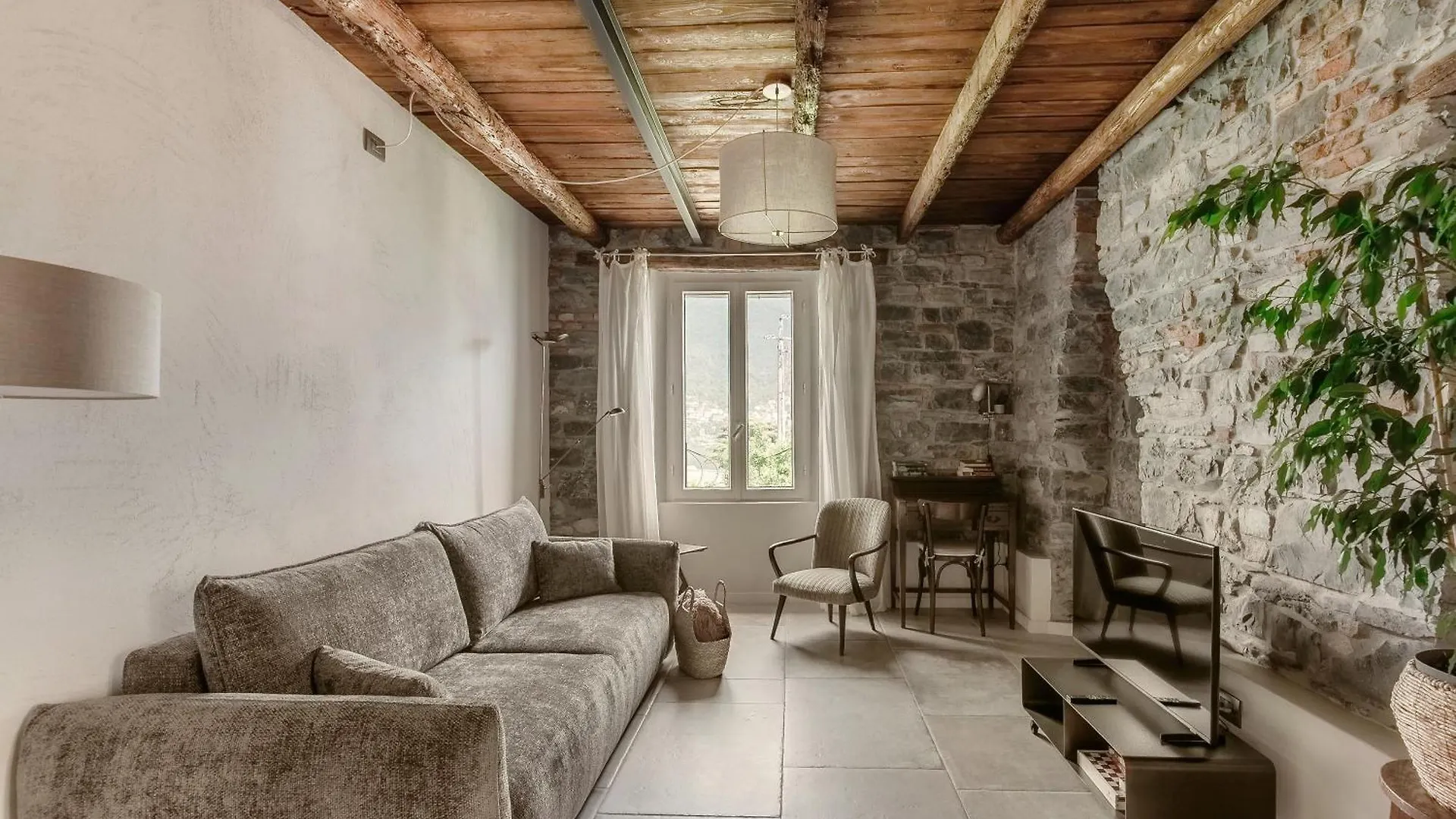 Ama'Ca Dulza - By Myhomeincomo Laglio Daire