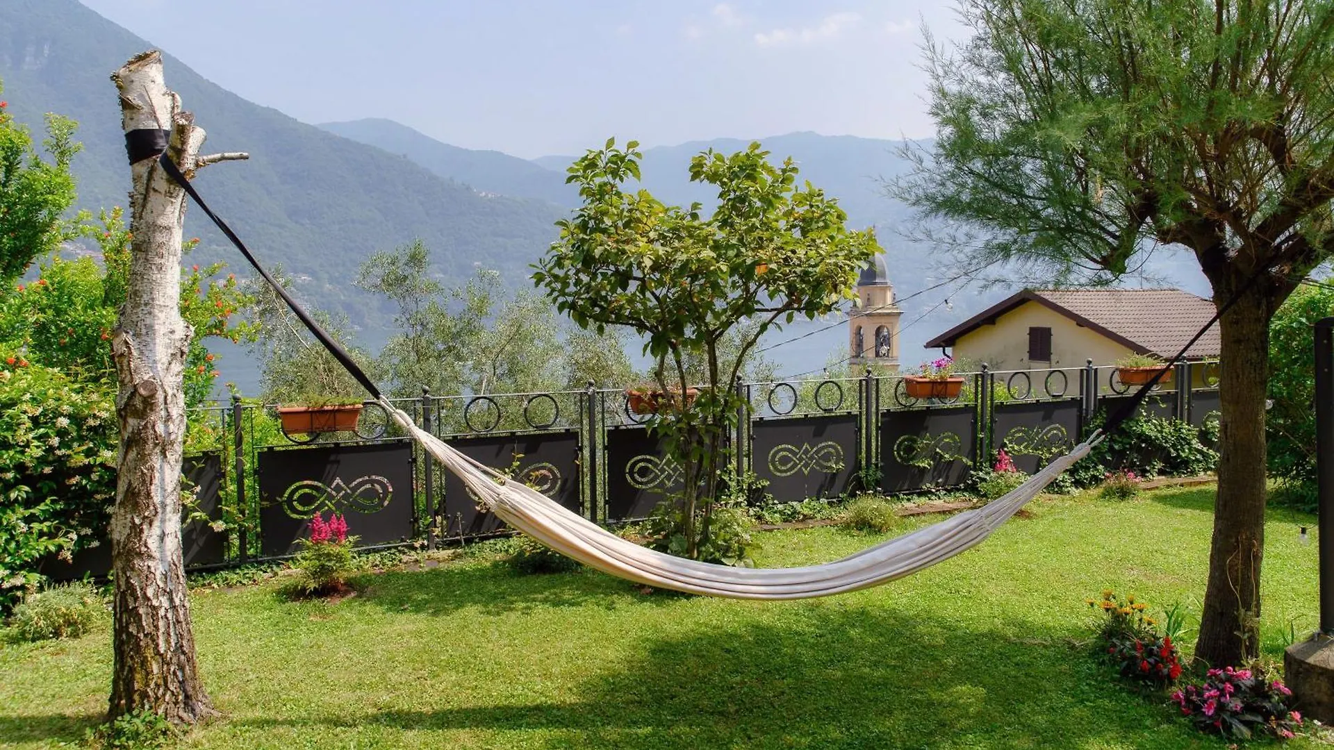 Ama'Ca Dulza - By Myhomeincomo Laglio 0*,  İtalya